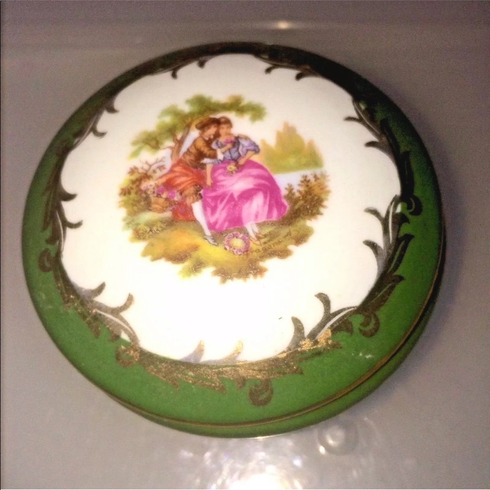 Vintage Limoges Courting Couple Box Green Gold 22k Gold Trim France Valentine